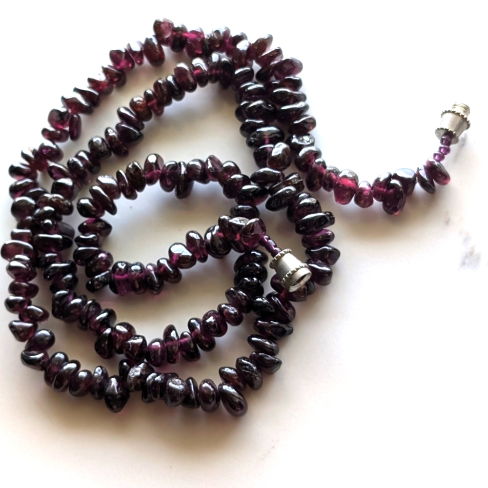Garnet Bead Necklace. - Picture 2 of 4